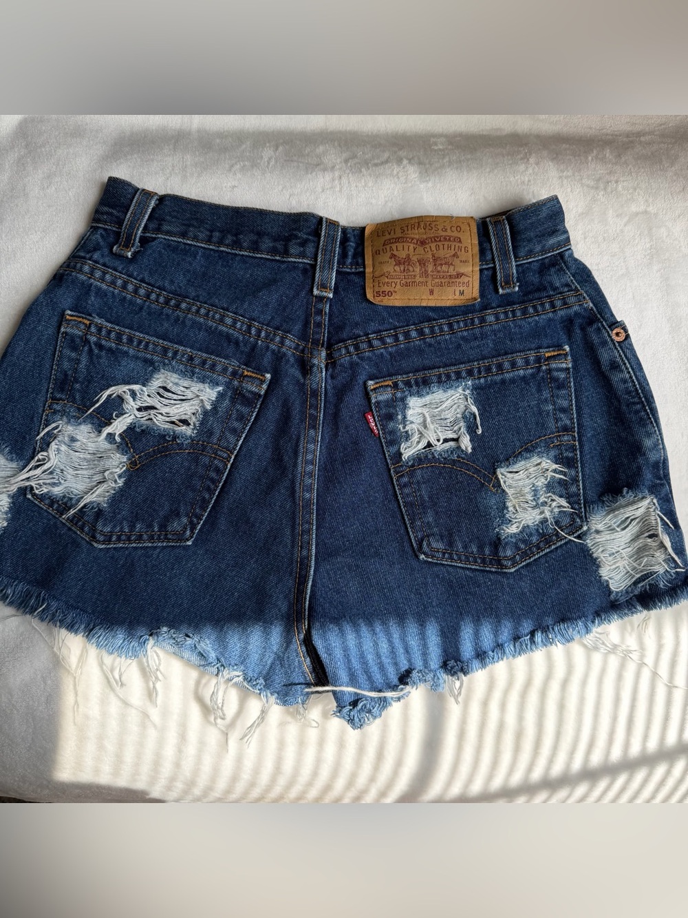 Vintage Levi’s 550 Distressed Denim shorts🤎